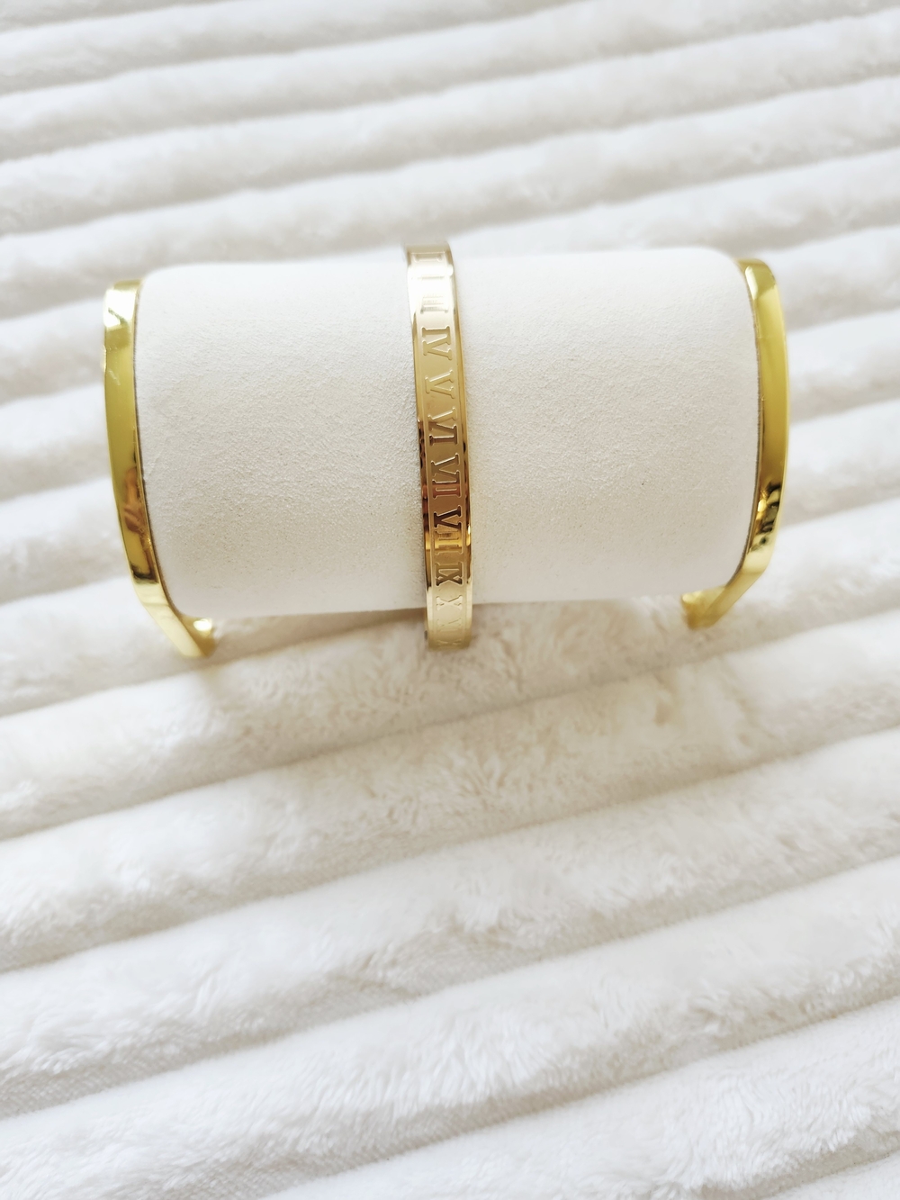Gold Tone Roman Numeral Bangle Bracelet Engraved Cuff Hinged Open Closure